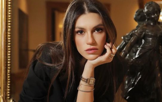 Yüsra Geyik’ten set itirafı: Öpüşürken durmak daha beter