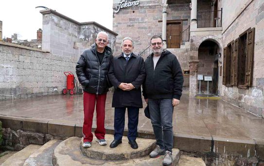 Zafer Algöz'den Sahaaflar Çarşısı'na tam not