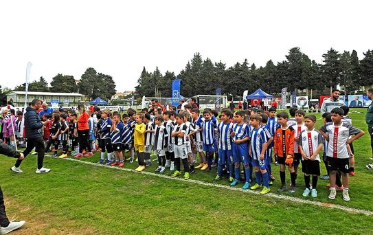 Çeşme'de U9 Futbol Festivali Coşkusu