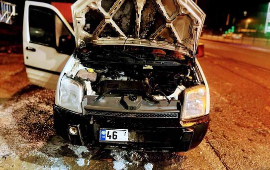 Kahramanmaraş'ta İki Araç Yangını