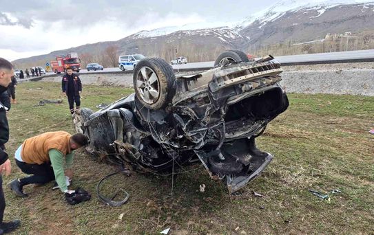 Van'da Trafik Kazası: 1 Ölü, 2 Yaralı