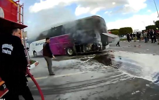 Yolcu otobüsünde çıkan yangın büyümeden söndürüldü