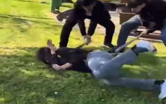 16 yaşındaki çocuk demir sopalarla darbedildi