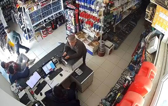 Antalya açıklarındaki 4.7 büyüklüğündeki deprem anı kameralarda