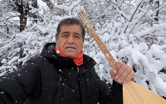 Aydın Aydın'dan Nisan ortasında kar altında klip: Bu sene yaz gelmedi