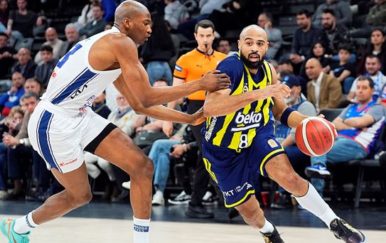 Fenerbahçe Beko, derbide Anadolu Efes'i farklı geçti 