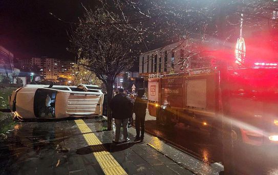 Siirt'te Trafik Kazası: 3 Yaralı