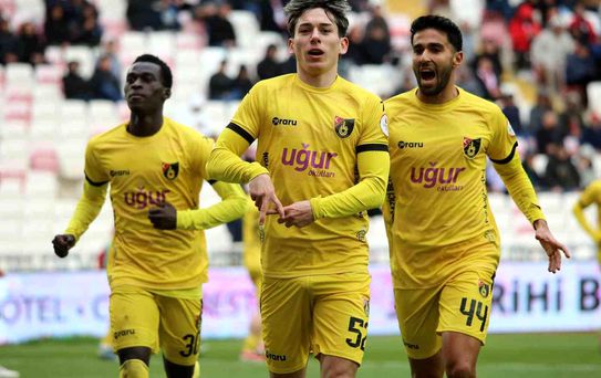 Sivasspor, İstanbulspor'a 3-1 Mağlup