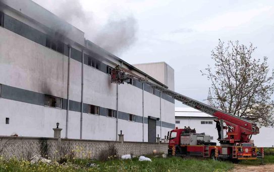 İnegöl'de Mobilya Fabrikasında Yangın