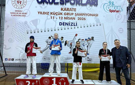 Manisalı karateciler Denizli'de fırtına gibi esti