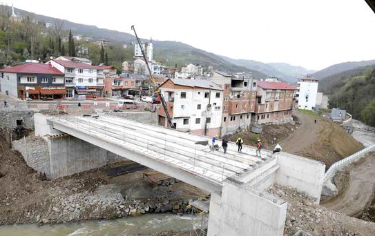 Dörtyol-Akpınar-Erikli ulaşım bağlantısını güçlendiren köprüde sona gelindi