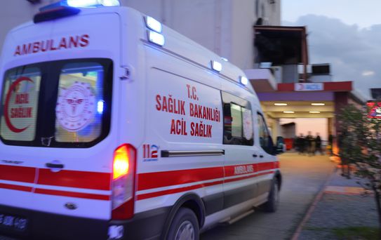 Tartıştığı kadını öldürdü, ardından bileklerini kesti