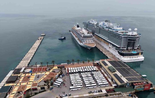 Kuşadası'na 5 Bin Turist Geldi