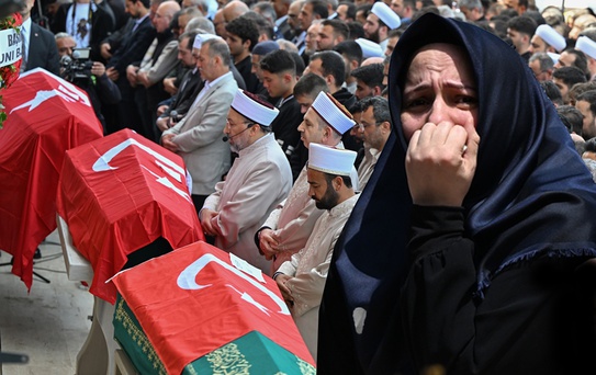 Saldırıda ölen 4 öğrenci gözyaşları içerisinde uğurlandı
