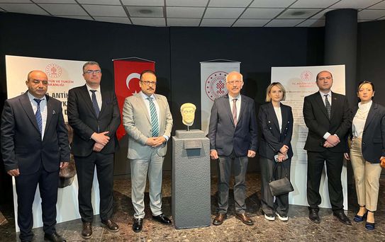 Smyrna Heykeli Türkiye'ye İade Edildi