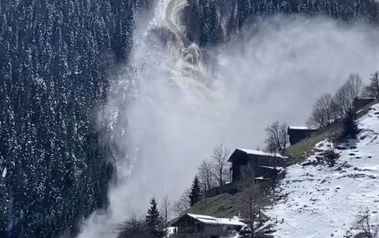 Çaykara'da Çığ Anları Görüntülendi