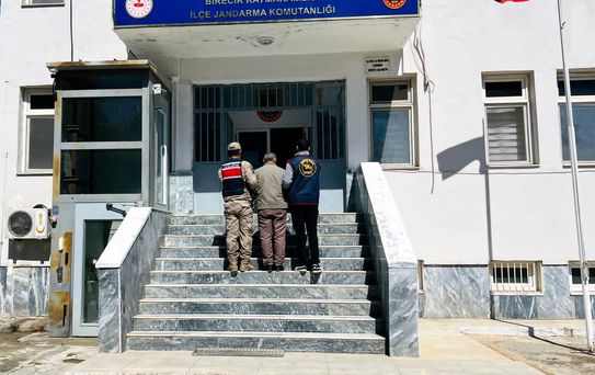 Birecik'te 2 Aranan Şahıs Yakalandı