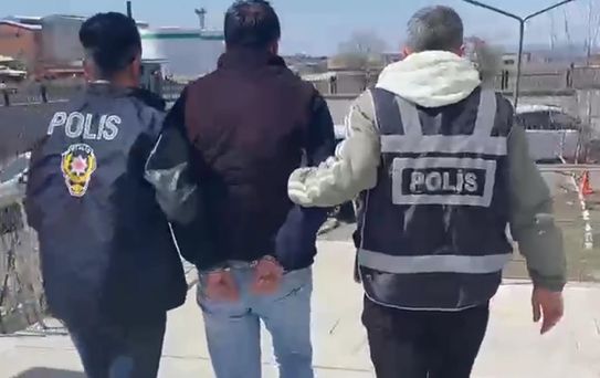 Firar Eden G.G. Bazanın İçinde Yakalandı
