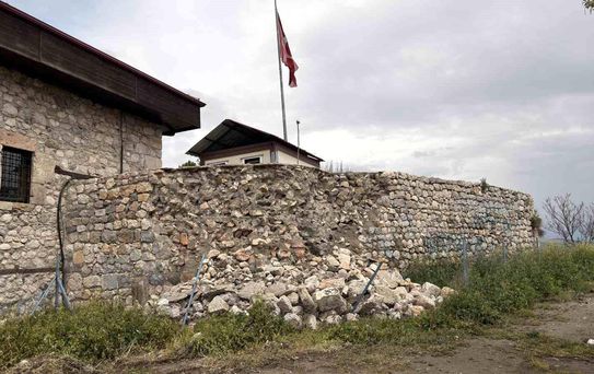 Zile Kalesi'nde Çökme Tehlikesi