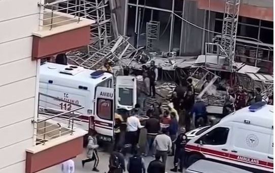 Kahramankazan'da İnşaat Iskele Çöktü