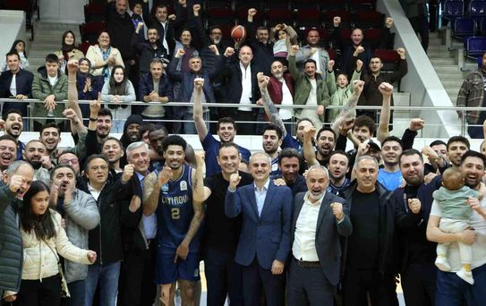 Çayırova Belediyesi sezonu şampiyon tamamladı