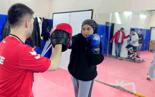 Cennet'in Boks Azmi ve Babası'nın Desteği