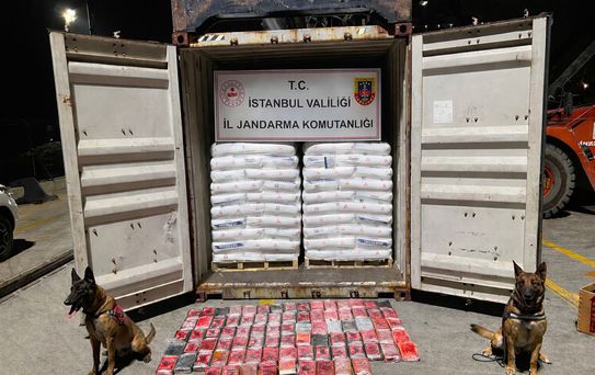 Panama bandıralı gemide 106 kilo kokain ele geçirildi