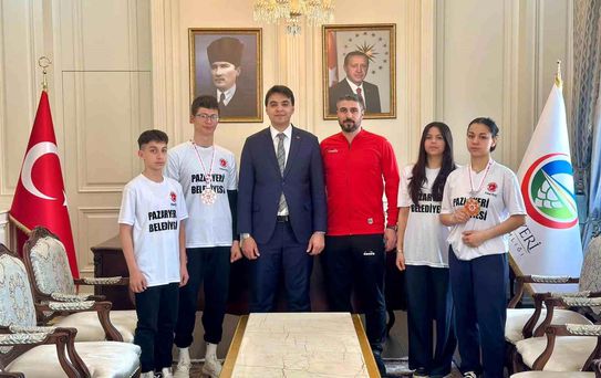 Şampiyonlar Pazaryeri'nin gururu oldu