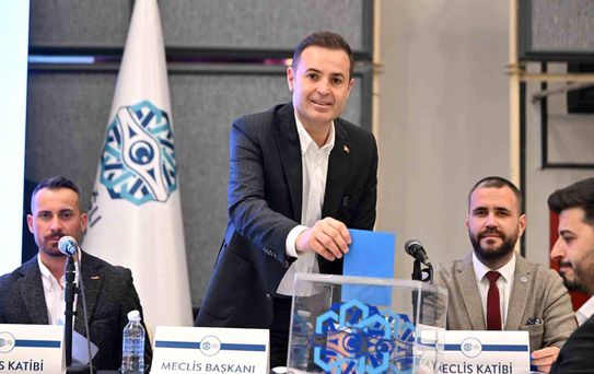 Yağlı Güreş Birliği yeniden 'Ahmet Akın' dedi