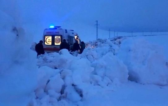 Karla Kaplı Yolda Hastaya Ulaşım