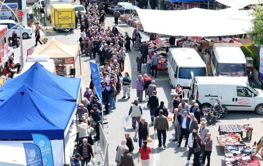 Büyükşehrin fideleri Karacasu ve Koçarlı'da dağıtıldı