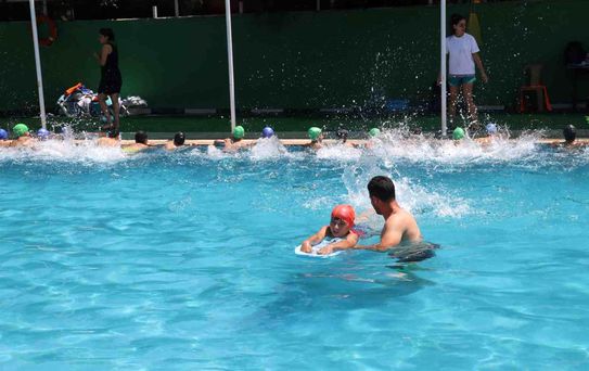 Turgutlu'da 2. dönem yüzme kayıtlarına yoğun ilgi