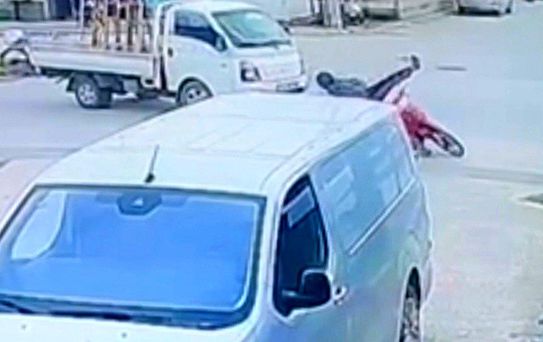 İnegöl'de Kamyonet-Motosiklet Kazası