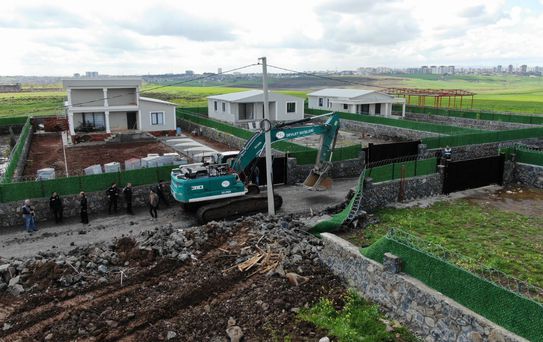 Diyarbakır'da Kaçak Yapılar Yıkılmaya Başlandı