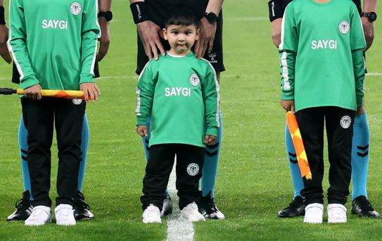 DMD kas hastası minik Mehmet için Konyaspor-Fenerbahçe maçının seremonisinde farkındalık oluşturuldu