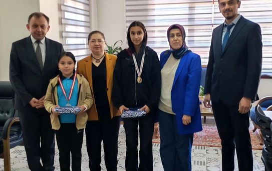 Başarılı Öğrenciler Kaymakam'ı Ziyaret Etti