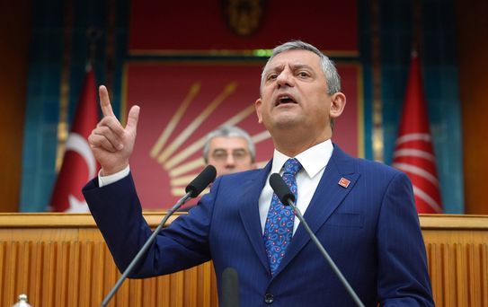 Özgür Özel'den hodri meydan: 55 milletvekilinin istifasını getirmeyen namerttir