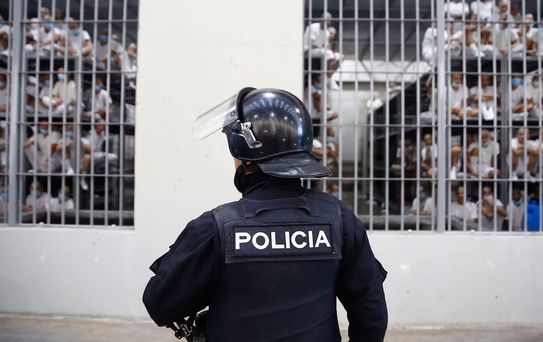Venezuela'da cezaevinde çıkan isyanda 5 mahkum hayatını kaybetti