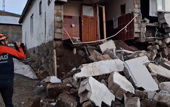 Ağrı'da Deprem Hasarı
