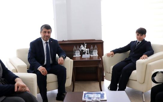 Çocuk başkanın ilk talebi, 'Daha çok kütüphane yapılsın' oldu