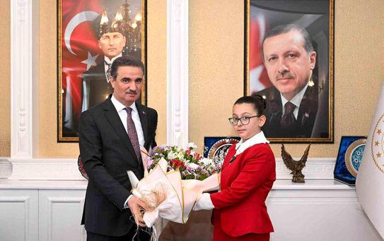 Öğrenci Vali Oldu