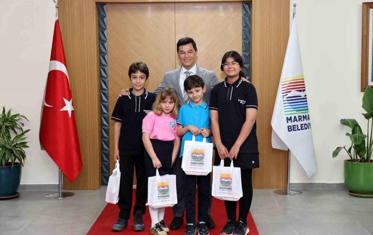Marmaris'te minik başkanlar koltuğu devraldı