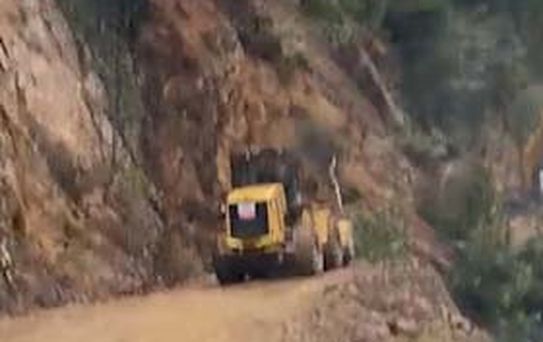 Rize'de Heyelan Operatörü Son Anda Kurtuldu