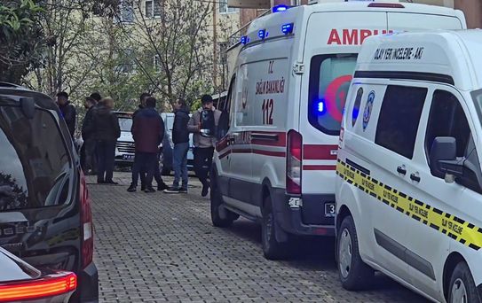 Üsküdar'da aile faciası: Anne ve babasını öldürüp intihar etti