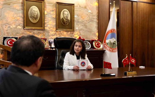 Vali Çiçek'in makamı 23 Nisan'da çocuklara emanet