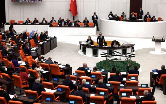 Doğum İzni ve Sosyal Medya Düzenlemeleri Yasalaştı