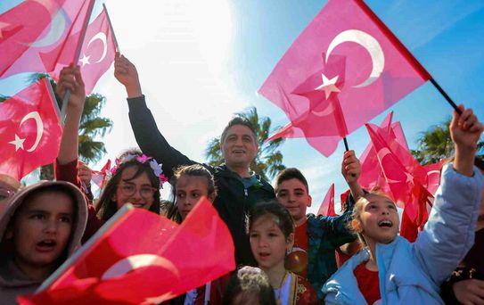 Aliağa'da 23 Nisan Çocuk Bayramı coşkuyla kutlandı