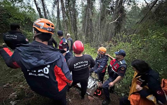 Antalya'da 80 metrelik uçuruma yuvarlanan adam yaralı olarak kurtarıldı