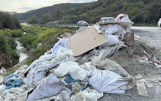 Arnavutköy'de kaçak döküme suçüstü: 62 bin 246 TL ceza kesildi