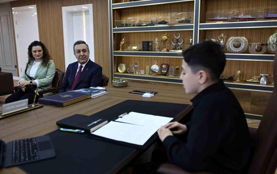 Başkan Dere, koltuğunu Taha'ya devretti